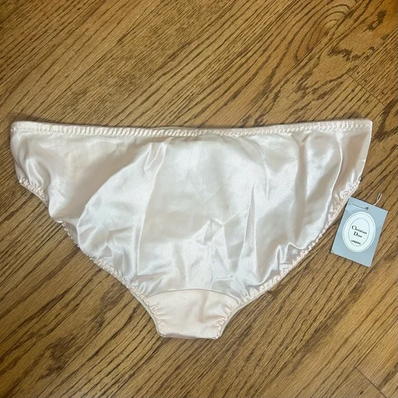 *SOLD*VTG Christian Dior Peach Silky Satin And Floral Lace Panty ILGWU NWT Size6 - Picture 7 of 12